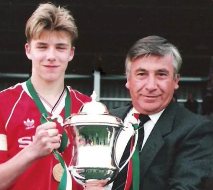 Otd In 1991 16 Year Old David Beckham Signed His First Contract With Man Utd All Football