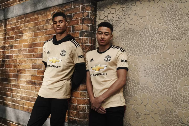 Strike out in Manchester United kit from