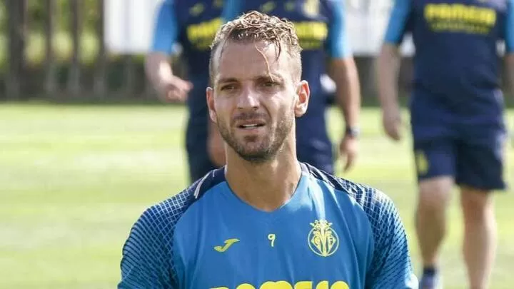 Official Fenerbahce Striker Roberto Soldado Joins Granada On A Free Transfer All Football