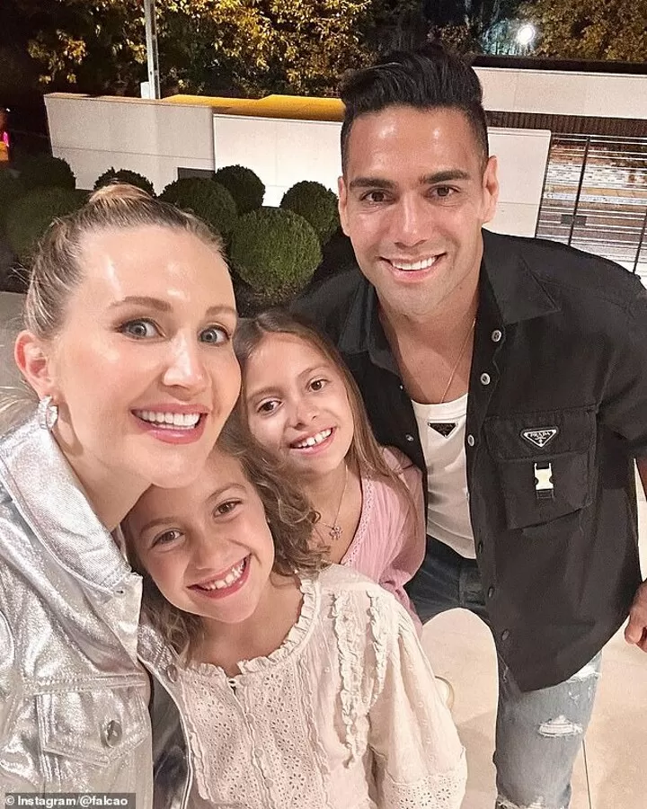 Ex-Man Utd star Falcao has luxury house BURGLED when enjoying dinner with  family| All Football