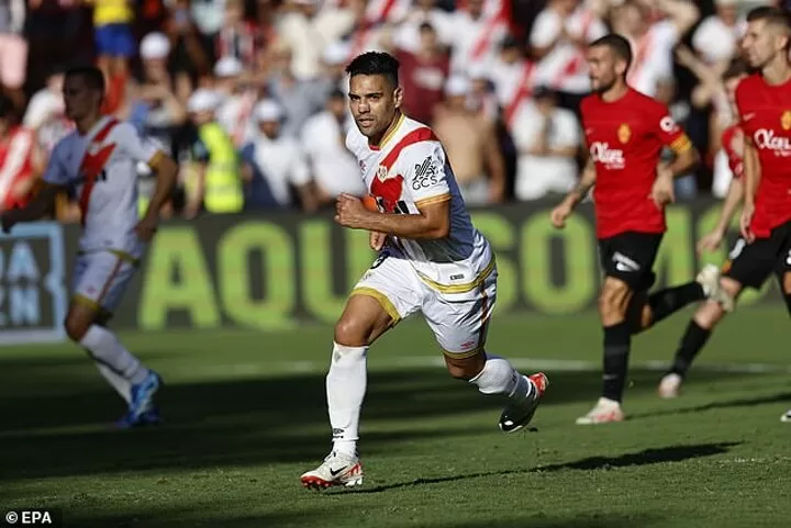 Ex-Man Utd star Falcao has luxury house BURGLED when enjoying dinner with  family| All Football