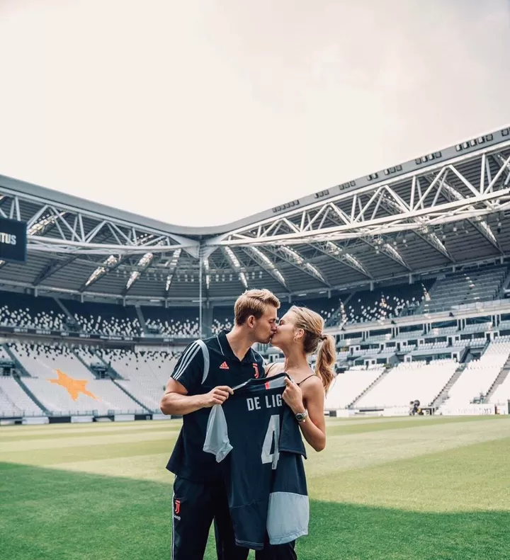 Love Me Love My Dog De Ligt S Girlfriend Follows Him At Juve All Football