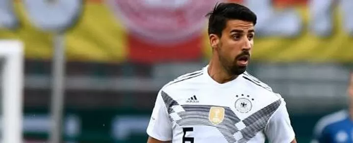 Fiorentina Valencia Are Latest Candidates For Juve S Khedira Sky Italia All Football