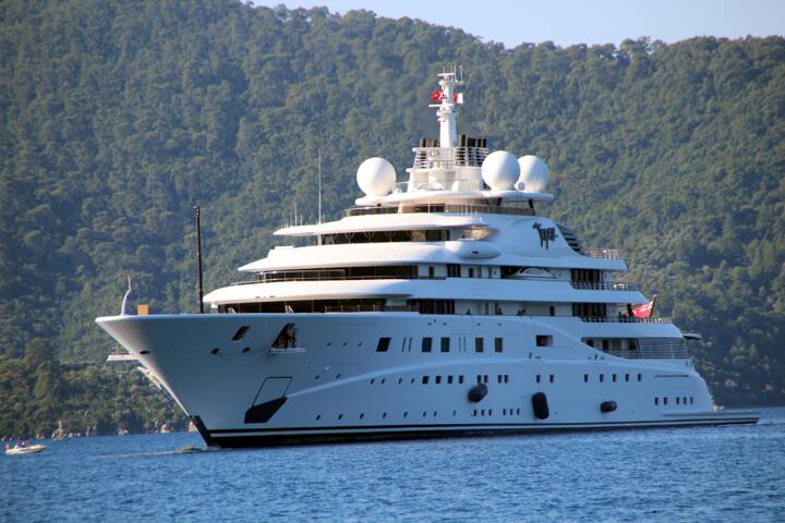 fulham owner yacht
