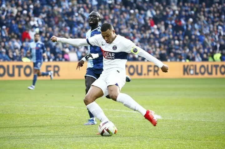 Le Havre 0-2 PSG - Kylian Mbappe helps nervy PSG past Le Havre despite  Gianluigi Donnarumma red card - Eurosport