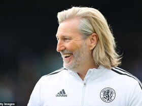 Former Man United star & EPL winner debuts for Robbie Savage's seventh-tier side