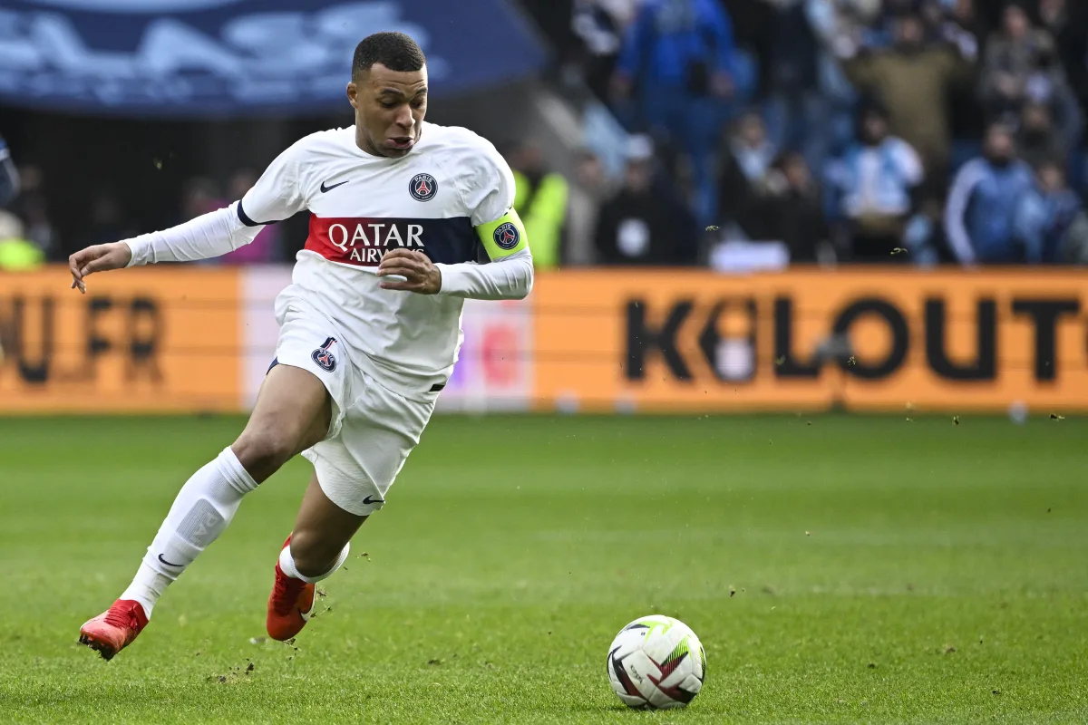 Kylian Mbappé at No.9 for PSG, a new tactical shift from Luis Enrique?| All Football