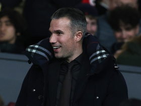 Man United fans speculate after Van der Sar & Van Persie show up at Old Trafford