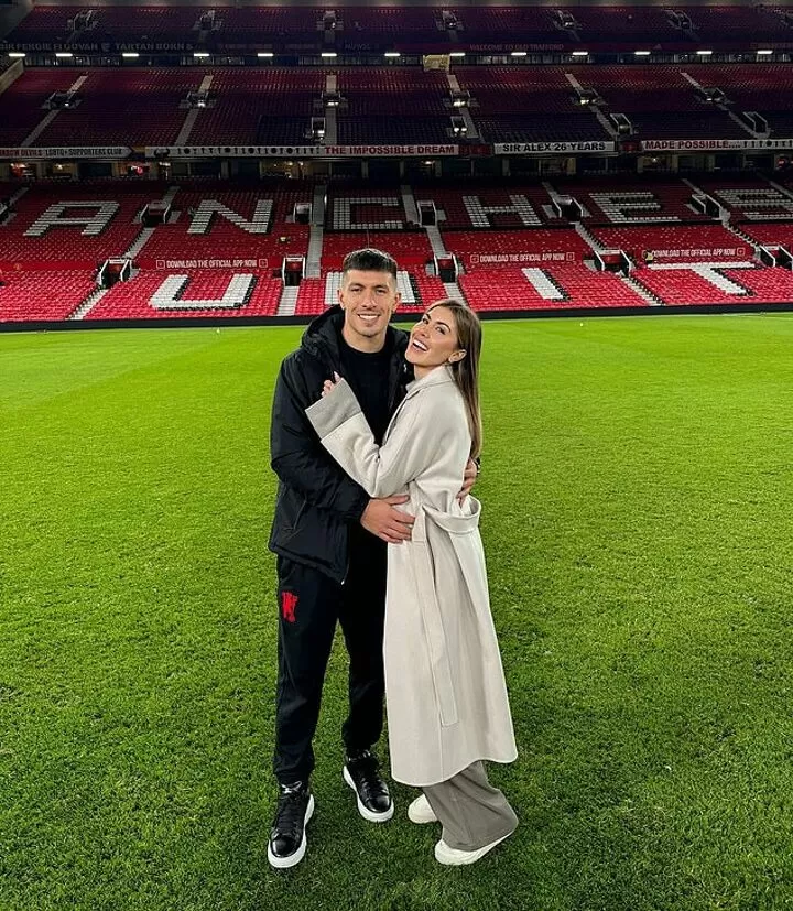 Lisandro Martinez's girlfriend flies from Argentina to Old Trafford to  watch Man United star's return| All Football