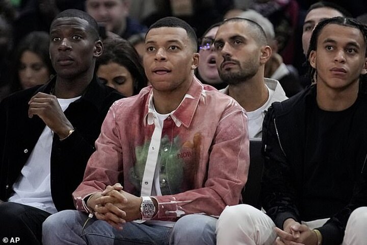 lebron james mbappé