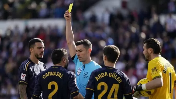 Real Madrid star to be available for El Clasico after avoiding yellow card  suspension against Sevilla - Football España