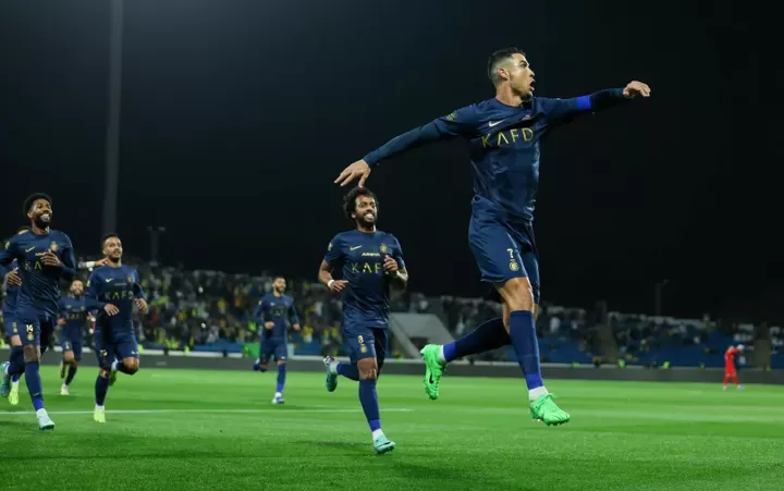 Kick Off: Ronaldo grabs hat-trick again! Tottenham missed the chance to Top  4| All Football