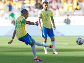 Brazil rơi điểm, phải gặp Uruguay ở tứ kết Copa