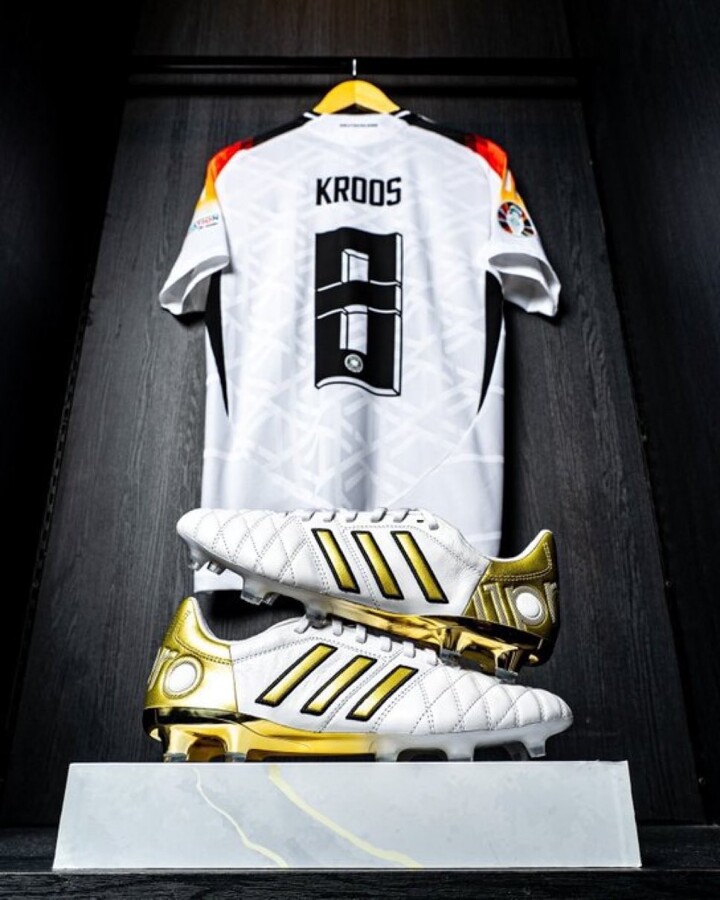 Futera 【Toni Kroos ｜ Mario Gotze】7枚限定 CgAGVWaIPleAenmJAAK61BK-LVw512.jpg