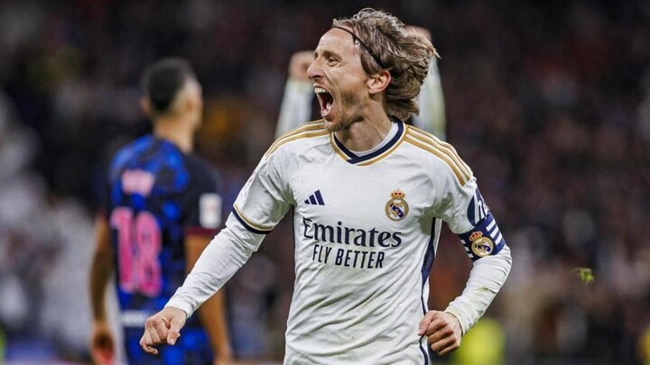 Player Issue Football Jersey Modric Real Madrid 17/18 Final Size 6