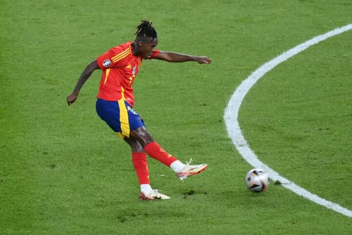 PSG working to agree personal terms with Williams but trailing Barca in race All Football