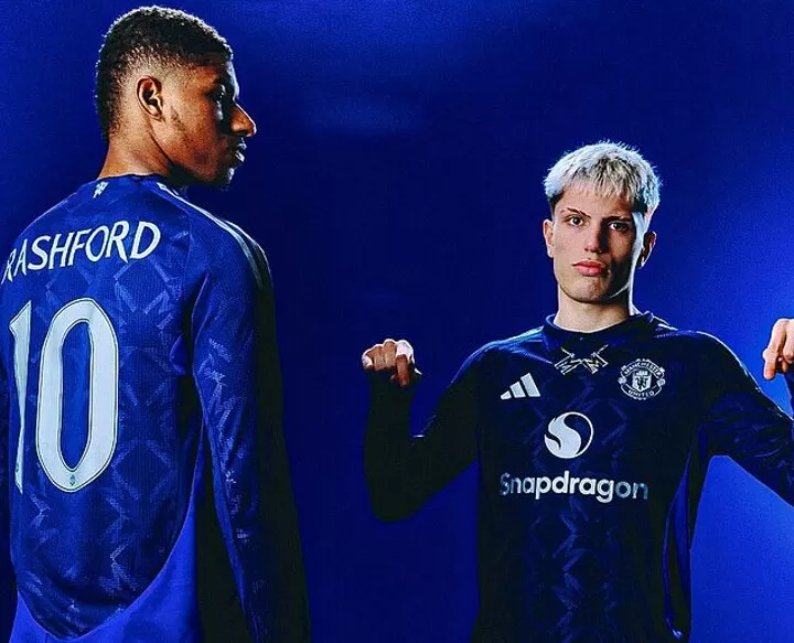 Man utd blue shirt sales
