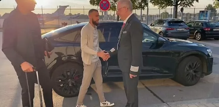 Matthijs De Ligt and Noussair Mazraoui arrive at Munich Airport | All Football