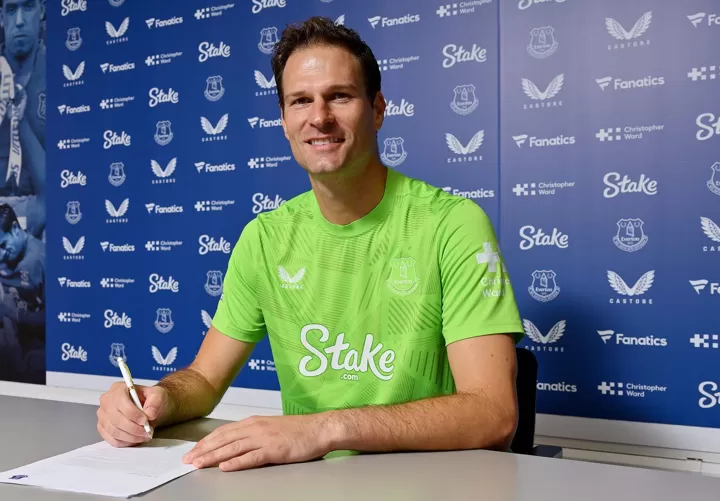 OFFICIAL: Asmir Begovic rejoins Everton signing a one-year contract| All  Football