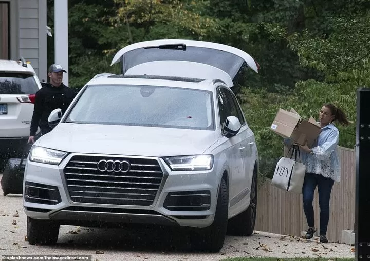 Coleen Rooney Lands In Uk With Ashen Faced Husband Wayne All Football