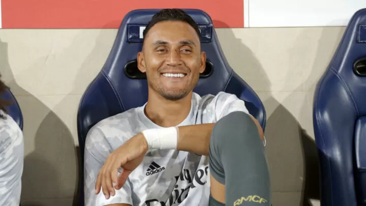 Navas Says Goodbyes To His Teammates In The Dressing Room