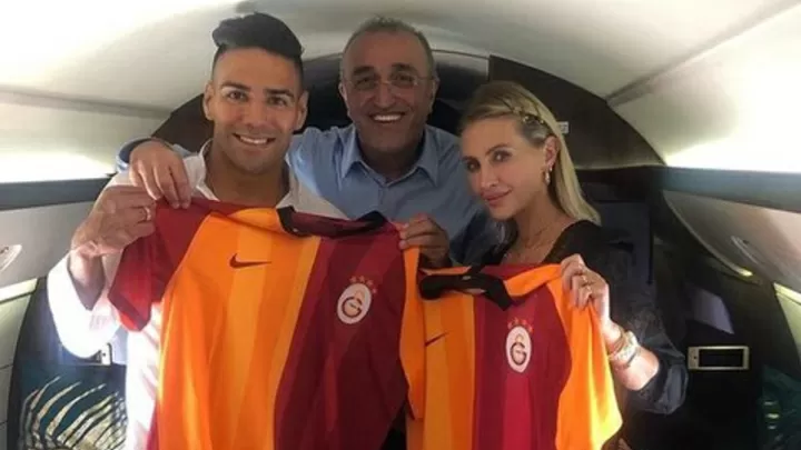 Falcao Poses With The Galatasaray Shirt All Football