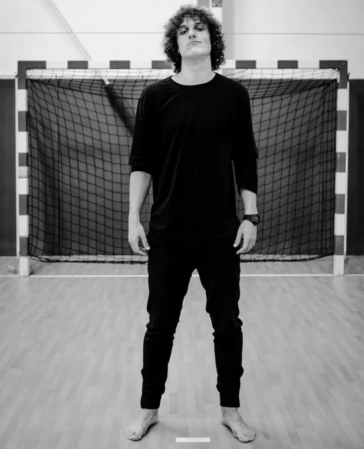 Like A Model Frizzy Top Twins Luiz Guendouzi Who Will Win The Hair Rivalry All Football