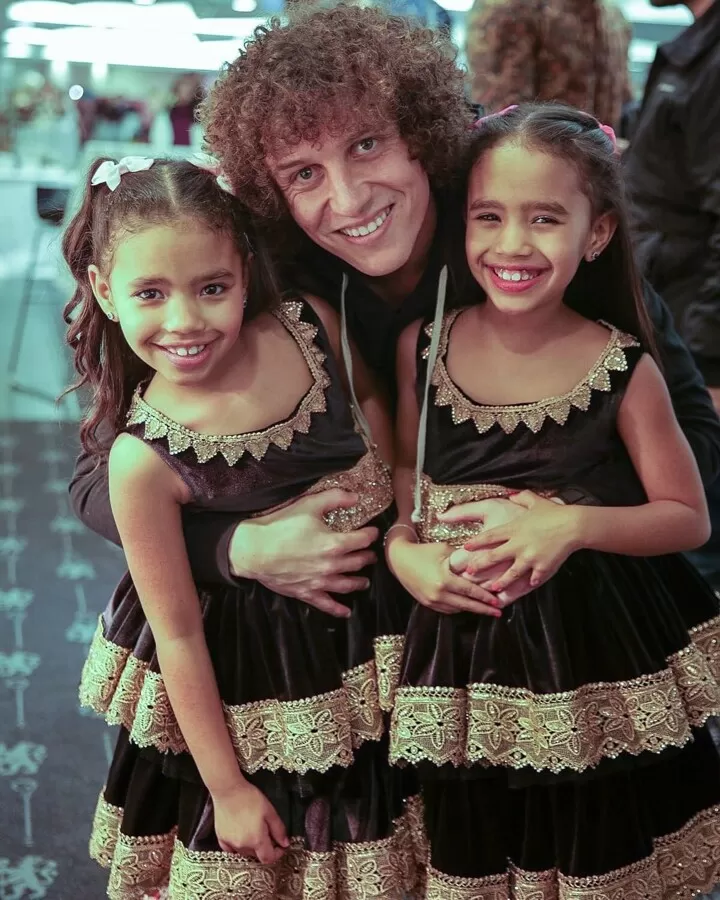 Like A Model Frizzy Top Twins Luiz Guendouzi Who Will Win The Hair Rivalry All Football