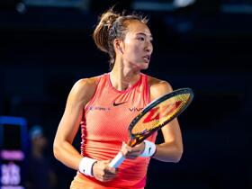 火力全开！WTA东京站首盘：郑钦文6-0费尔南德斯，大比分1-0领先