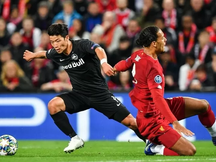 Van Dijk Gets Sat Down By Salzburg Forward Before Liverpool Concede All Football