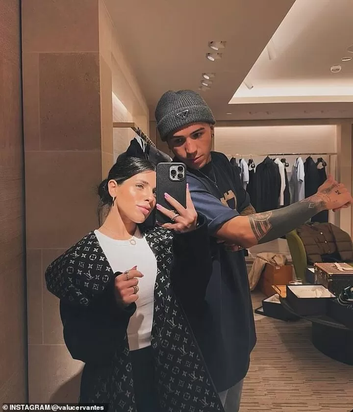Enzo Fernandez có bạn gái mới sau khi bỏ vợ để tìm lại tuổi trẻ 3 Enzo's goal celebration 'is a message to his new rapper girlfriend', claim  fans| All Football