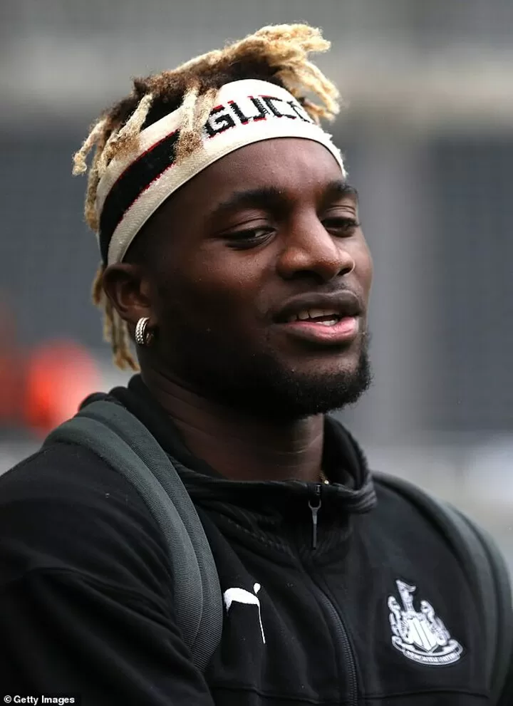 Saint-Maximin forced to cover Gucci headband with a STICKER for win over  Man Utd| All Football