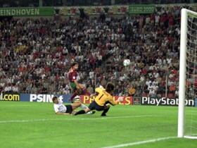 Old Picture: Portugal burst a turnabout against England in 2000