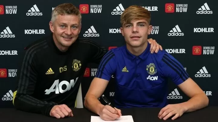 Official Man Utd Sign A New Contract With Brandon Williams Until June 2022 All Football