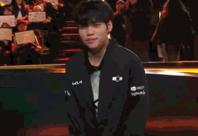 致敬C罗，LCK战队DK上单Siwoo取胜后做出“Siuuuu”的庆祝动作