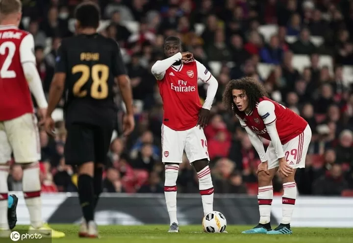 Kick Off Rubbish Left As Barca Leave Locker Room Perez