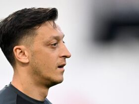 Mesut Ozil dévoile son choix pour le
plus grand joueur de l’histoire… et surprend tout le monde