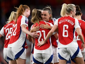 Arsenal 5-1 Leicester City: Hosts keep WSL title hopes alive with win