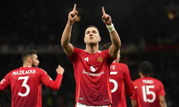 Man Utd thắng 7-6 ở tứ kết Europa League