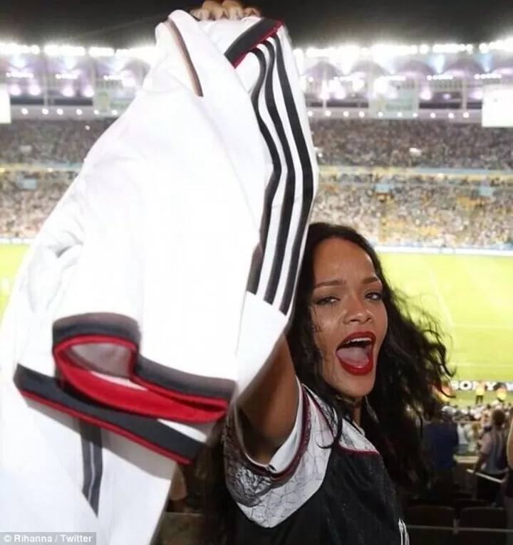 In Pics What A Big Fan Rihanna Is So Into Juventus All Football