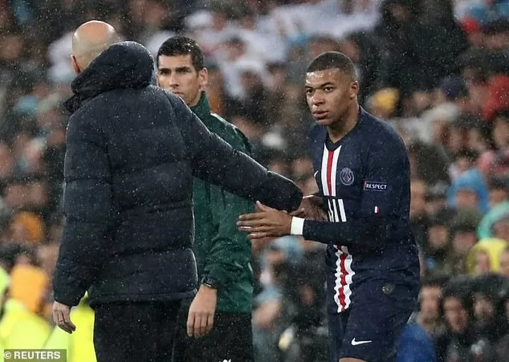 He s trying to kidnap Mbappe Fans react as Zidane collides