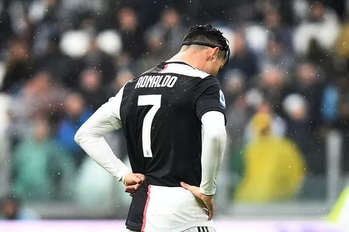 Juve 2 2 Sassuolo Ronaldo Penalty Not Enough As Bianconeri Hand Out Top Spot All Football