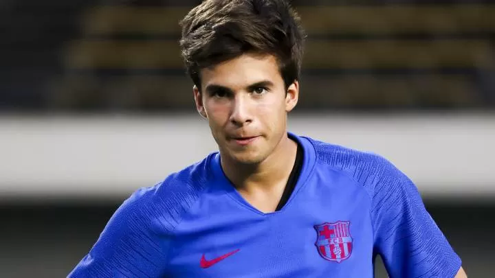 I want to stay at Barca Puig brushes aside Kluivert s loan