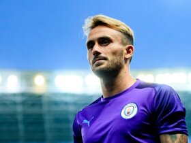 Aleix Garcia (on loan at Mouscron):

"We had some contact in the summer [with Anderlecht], but at the time I was not the kind of player Kompany was looking for."

"Kompany knows me rather as a conservative, defensive midfielder, but at Mouscron I play a little higher, which resulted in those four goals."