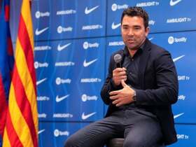 FC Barcelone : Deco annonce encore du mouvement