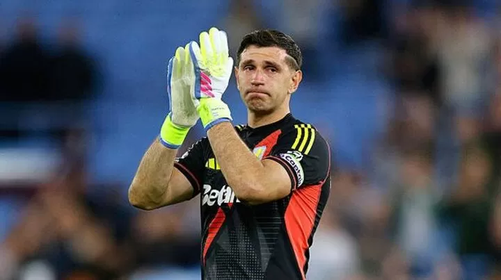 Villa fans convinced Emi Martinez is leaving club after actions at final  whistle| All Football