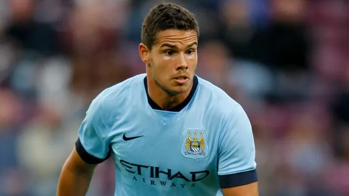 Former Man City Midfielder Rodwell Training With Sheffield United