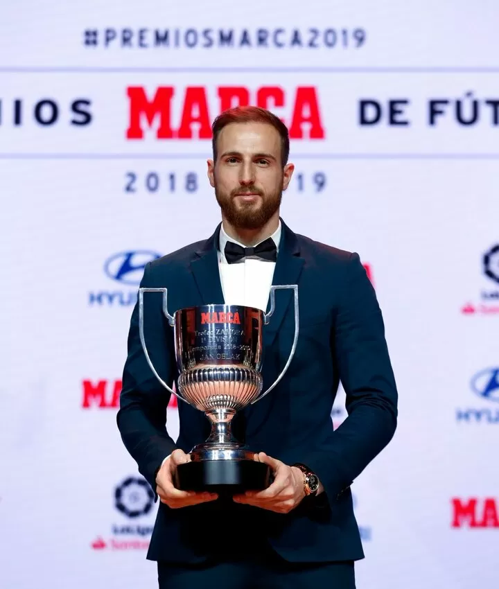 Oblak Collects His 4th Zamora Trophy As The Best Goalkeeper Of La Liga 18 19 All Football