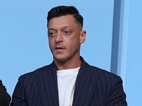 Mesut Ozil Bantah Bujuk Leroy Sane ke Galatasaray, Ungkap Obrolan Mereka