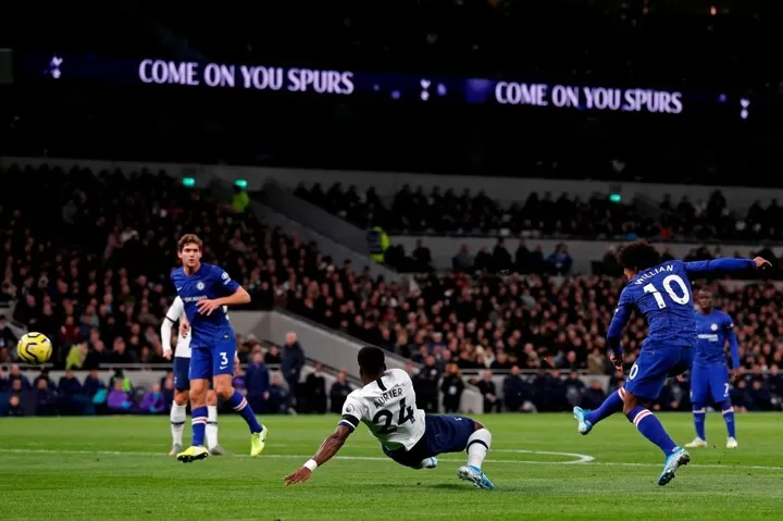 Ht Spurs 0 2 Chelsea Willian Stunner Penalty Hand Mourinho A Difficult Task All Football